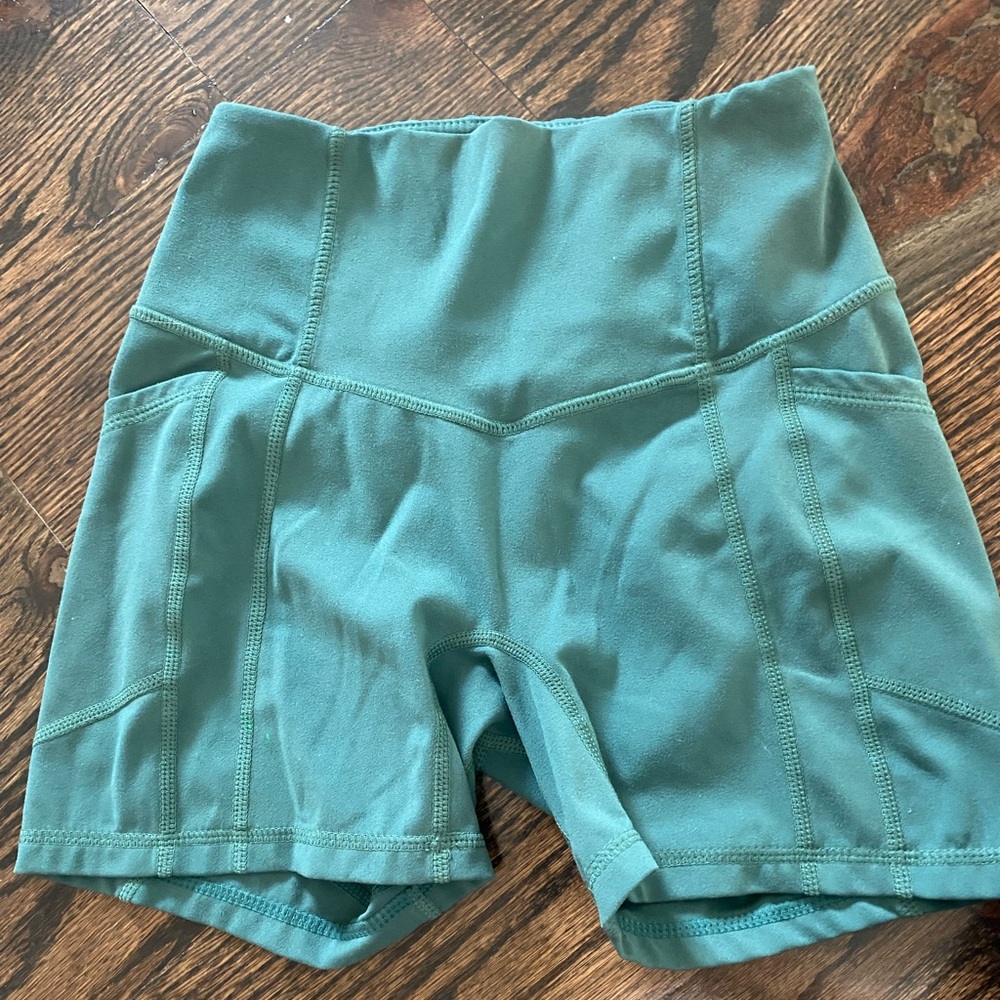 Green bike shorts - short